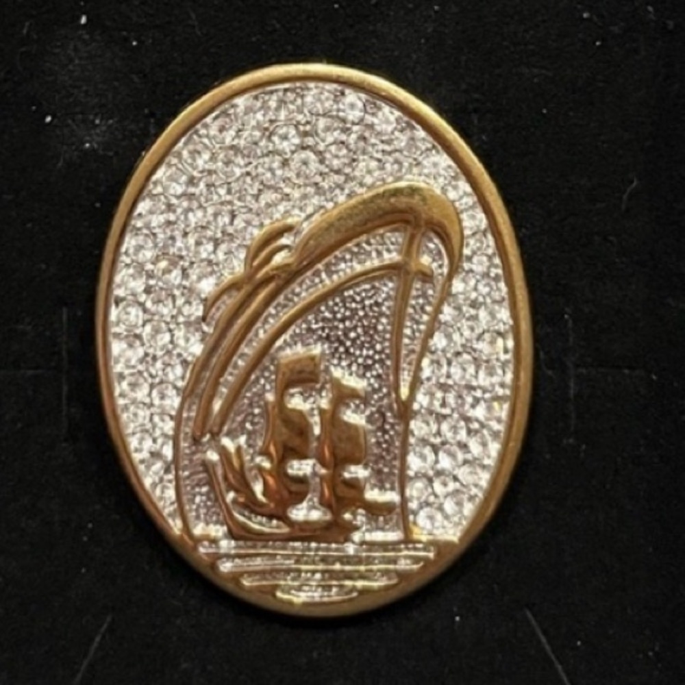 Vintage sailboat brooch. Gold silver.